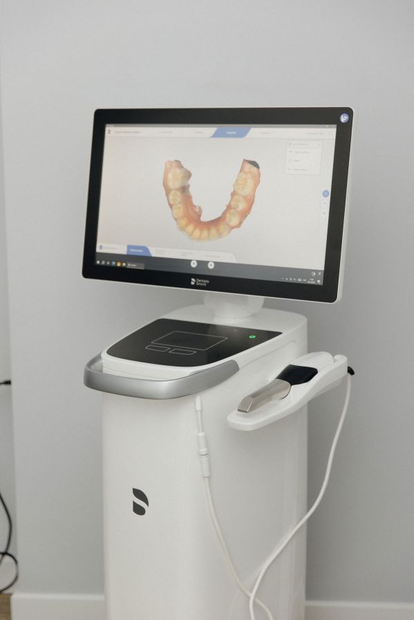 Инновационные технологии для исправление прикуса брекет-системой в клинике Дентаграфия