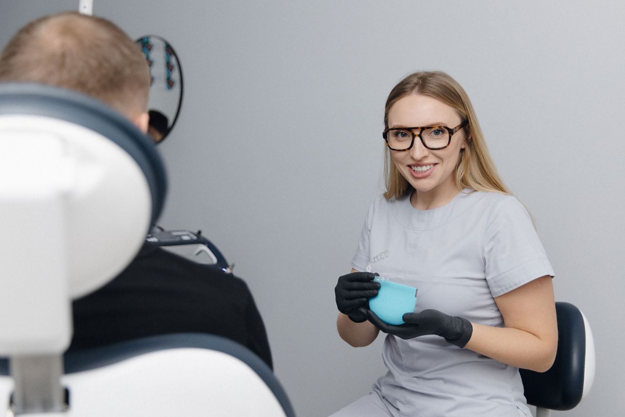 Ортодонты клиники Дентаграфия рассказывают об исправлении прикуса элайнерами